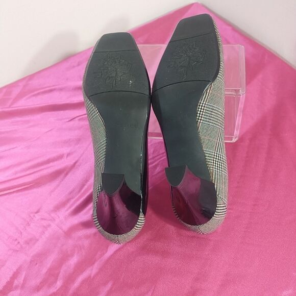 J Renee Womens SZ 8.5 M Shoes Pumps Black / Red Plaid. Condition is Pre-owned - Picture 7 of 9